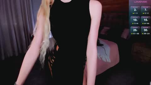 Snapshot of brandice_sparkl chatting on 04/18/26, 08:40 Emilia online show from 04/18/26, 08:40