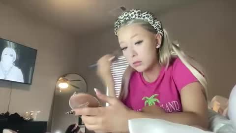 Snapshot of brandins04 chatting on 04/18/26, 07:58 Skyyybanks online show from 04/18/26, 07:58