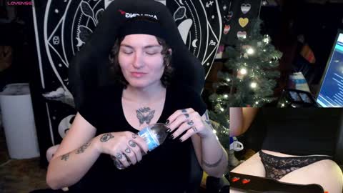 BrandiWRLD999 online show from 12/31/24, 09:50