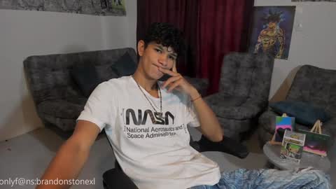 Snapshot of brandonstonexl chatting on 12/30/24, 09:40 Brandon Stone online show from 12/30/24, 09:40