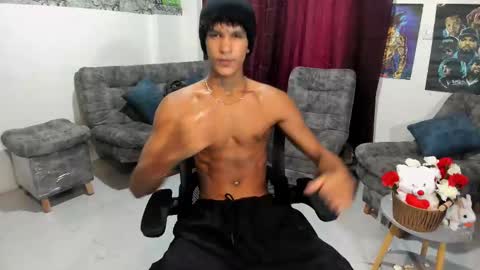 Snapshot of brandonstonexl chatting on 03/10/25, 10:24 Brandon Stone online show from 03/10/25, 10:24