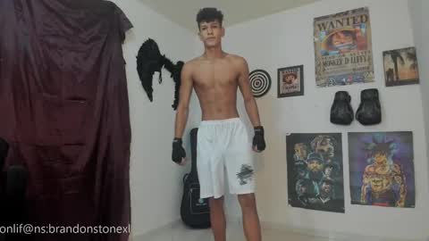 Snapshot of brandonstonexl chatting on 10/15/25, 10:10 Brandon Stone online show from 10/15/25, 10:10