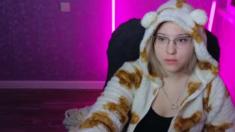 Belle  online show from 01/30/25, 01:00