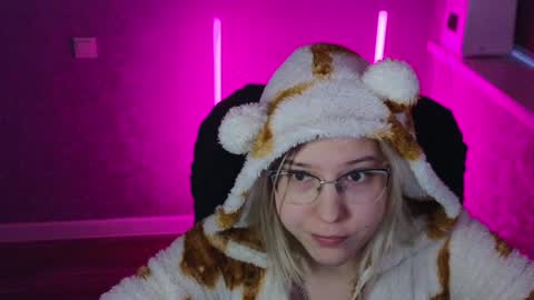 Belle  online show from 02/06/25, 02:00