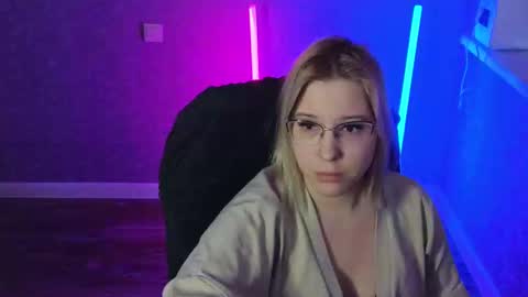 Belle  online show from 02/13/25, 06:09