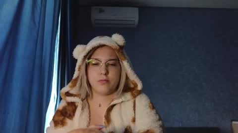 Belle  online show from 10/06/25, 07:39