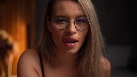 Snapshot of brandywhite chatting on 02/05/25, 04:48 Alex online show from 02/05/25, 04:48