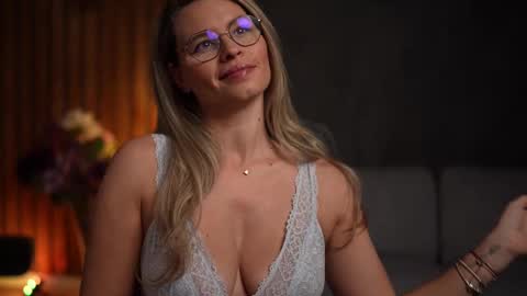 Snapshot of brandywhite chatting on 02/09/25, 04:36 Alex online show from 02/09/25, 04:36