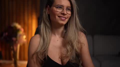 Snapshot of brandywhite chatting on 03/04/25, 04:49 Alex online show from 03/04/25, 04:49