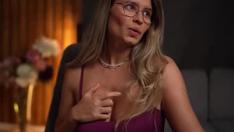 Snapshot of brandywhite chatting on 10/04/25, 04:10 Alex online show from 10/04/25, 04:10