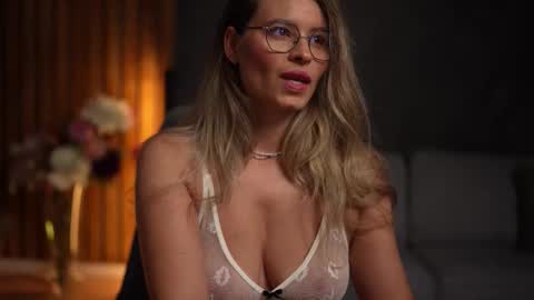 Snapshot of brandywhite chatting on 10/13/25, 04:12 Alex online show from 10/13/25, 04:12