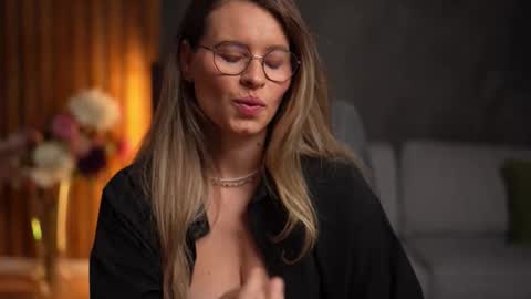 Snapshot of brandywhite chatting on 11/13/25, 05:17 Alex online show from 11/13/25, 05:17