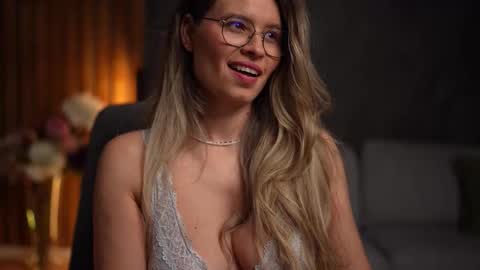 Snapshot of brandywhite chatting on 11/18/25, 05:23 Alex online show from 11/18/25, 05:23