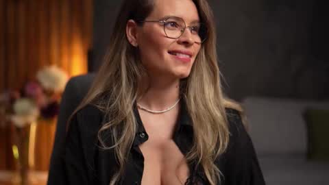 Snapshot of brandywhite chatting on 12/03/25, 05:37 Alex online show from 12/03/25, 05:37