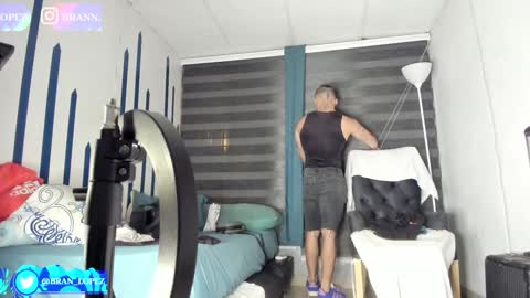 Snapshot of branfonhot chatting on 02/07/25, 09:37 Instagram             twitter BRAN LOPEZ  online show from 02/07/25, 09:37