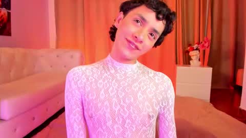 Snapshot of brann_tadzio chatting on 11/17/25, 10:04 online show from 11/17/25, 10:04