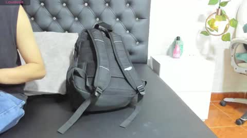 Snapshot of brann_tadzio chatting on 12/14/25, 10:58 online show from 12/14/25, 10:58