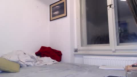 Snapshot of bratzdoll1994 chatting on 12/15/25, 06:01 bratzdoll1994 online show from 12/15/25, 06:01