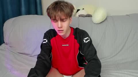 Snapshot of braxiboy chatting on 12/22/24, 05:21 Brax online show from 12/22/24, 05:21