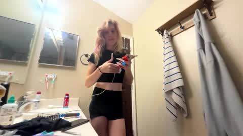 bray19509 online show from 12/17/25, 07:09