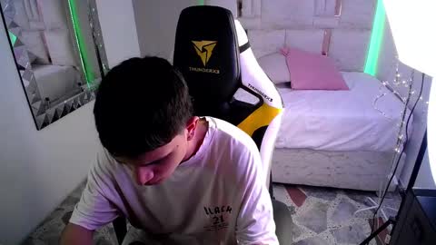 Snapshot of brayan_lopezz chatting on 01/07/25, 01:14 BRAYAN online show from 01/07/25, 01:14