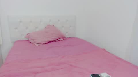 Snapshot of braziliangirl191 chatting on 11/11/25, 01:05 Alice online show from 11/11/25, 01:05