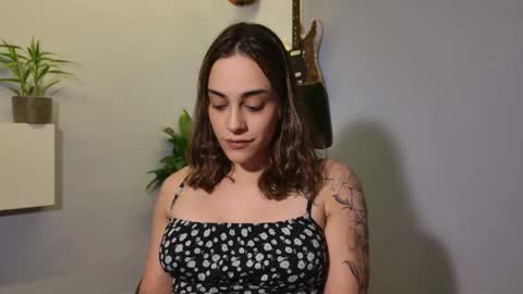 Snapshot of braziliantgirl chatting on 12/18/25, 10:05 Thalia online show from 12/18/25, 10:05