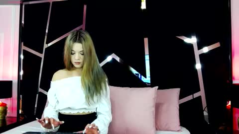 Zeline online show from 10/23/25, 03:44