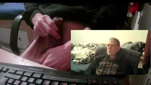Snapshot of bremer64 chatting on 11/16/25, 08:09 bremer64 online show from 11/16/25, 08:09