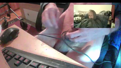 Snapshot of bremer64 chatting on 12/17/25, 05:02 bremer64 online show from 12/17/25, 05:02