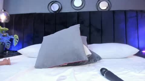   online show from 04/15/26, 04:08