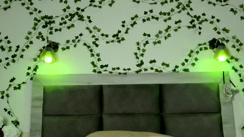 Snapshot of brenda_m00n chatting on 02/06/25, 06:35 Brenda online show from 02/06/25, 06:35