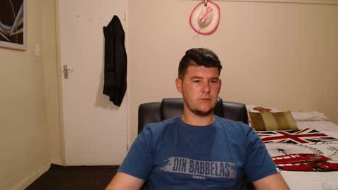 Snapshot of brendansexyboy098754 chatting on 03/18/26, 04:37 ask me lol online show from 03/18/26, 04:37