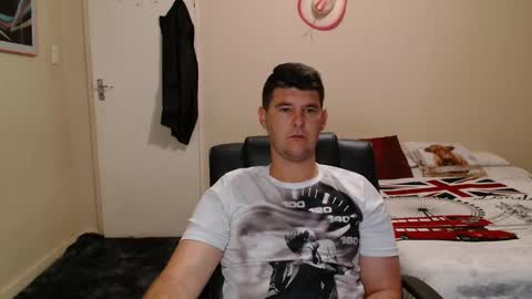 Snapshot of brendansexyboy098754 chatting on 03/19/26, 01:31 ask me lol online show from 03/19/26, 01:31