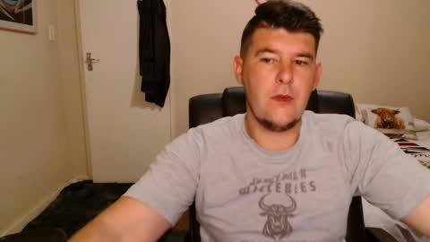 Snapshot of brendansexyboy098754 chatting on 03/31/26, 02:57 ask me lol online show from 03/31/26, 02:57