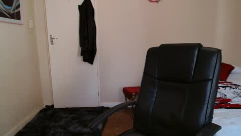 Snapshot of brendansexyboy098754 chatting on 04/09/26, 06:30 ask me lol online show from 04/09/26, 06:30