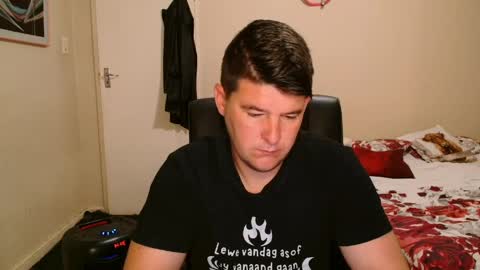 Snapshot of brendansexyboy098754 chatting on 04/15/26, 03:13 ask me lol online show from 04/15/26, 03:13