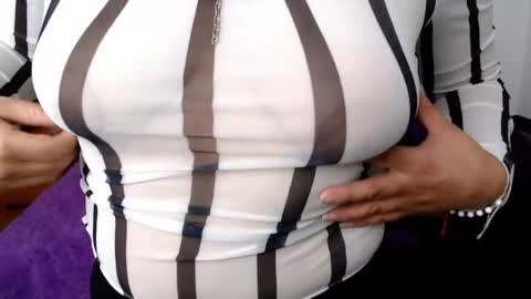 Snapshot of brendasantos_77 chatting on 10/29/25, 01:46 brendasantos_77 online show from 10/29/25, 01:46