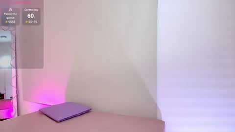 Snapshot of brendda_tay chatting on 02/13/25, 06:52 BRENDDA online show from 02/13/25, 06:52