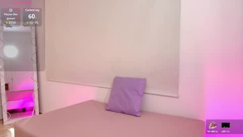 Snapshot of brendda_tay chatting on 02/14/25, 03:43 BRENDDA online show from 02/14/25, 03:43