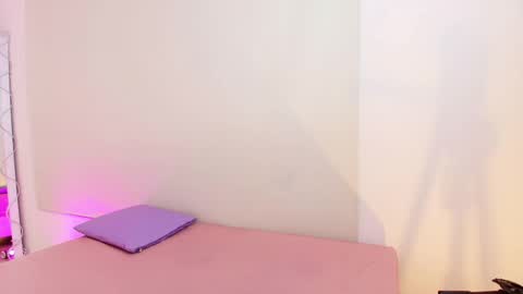 Snapshot of brendda_tay chatting on 02/27/25, 09:43 BRENDDA online show from 02/27/25, 09:43