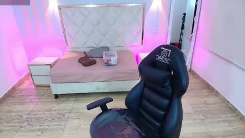 Snapshot of brendda_tay chatting on 09/19/25, 03:19 BRENDDA online show from 09/19/25, 03:19