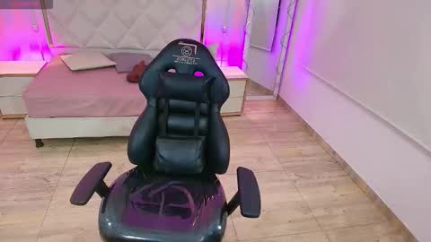 Snapshot of brendda_tay chatting on 11/03/25, 03:30 BRENDDA online show from 11/03/25, 03:30