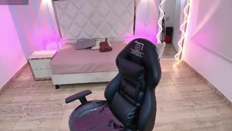 Snapshot of brendda_tay chatting on 11/27/25, 03:19 BRENDDA online show from 11/27/25, 03:19