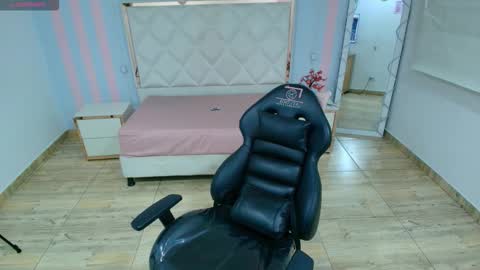 Snapshot of brendda_tay chatting on 12/15/25, 03:22 BRENDDA online show from 12/15/25, 03:22