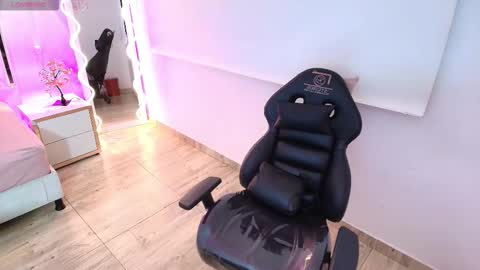 Snapshot of brendda_tay chatting on 12/21/25, 02:51 BRENDDA online show from 12/21/25, 02:51