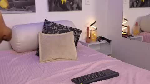 Snapshot of briana_giil chatting on 11/28/25, 08:00 Briana Giil online show from 11/28/25, 08:00