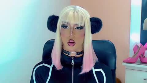 BRIANA online show from 11/10/25, 08:41