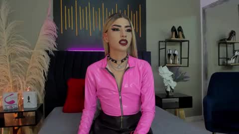 briana_white online show from 02/13/25, 08:13