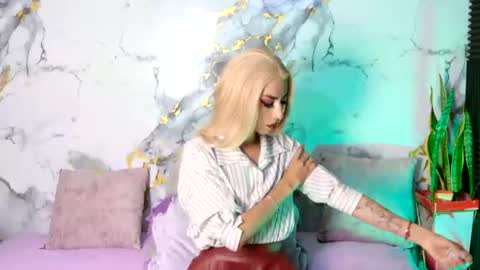 Snapshot of briana_white chatting on 07/31/26, 05:23 briana_white online show from 07/31/26, 05:23